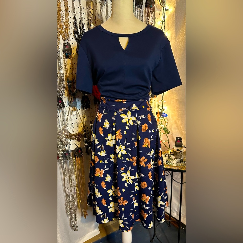 🍁3 for $25🍁Women’s Navy Floral Pattern Zip Back Pleated Dress Sz XL